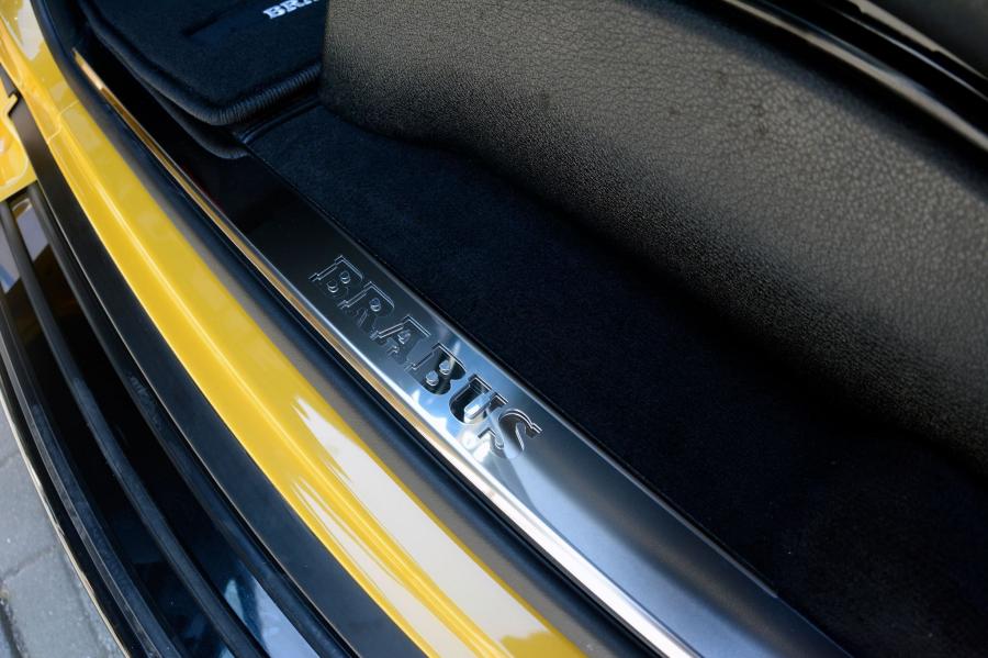 Детали интерьера Mercedes-Benz G500 4x4&sup2; in Yellow by Brabus 2016 года  (фото 5 из 19)